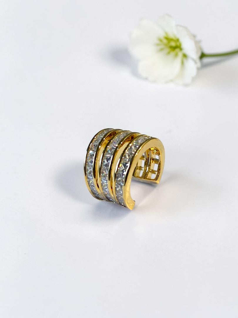 GOLDEN DIAMOND DAPHNE EAR CUFF