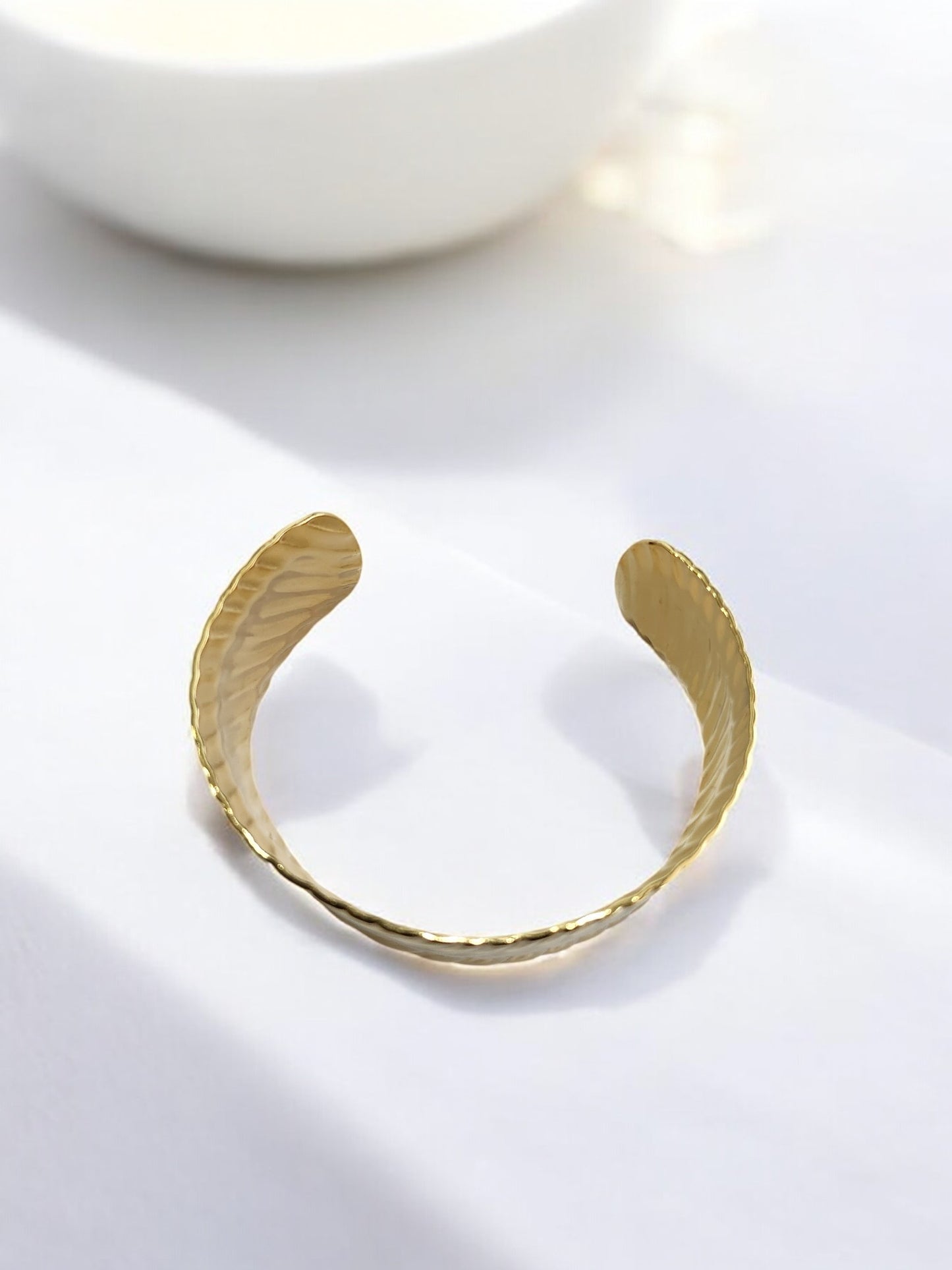 GOLDEN WAVE KAIVYA BRACELET (CUFF)