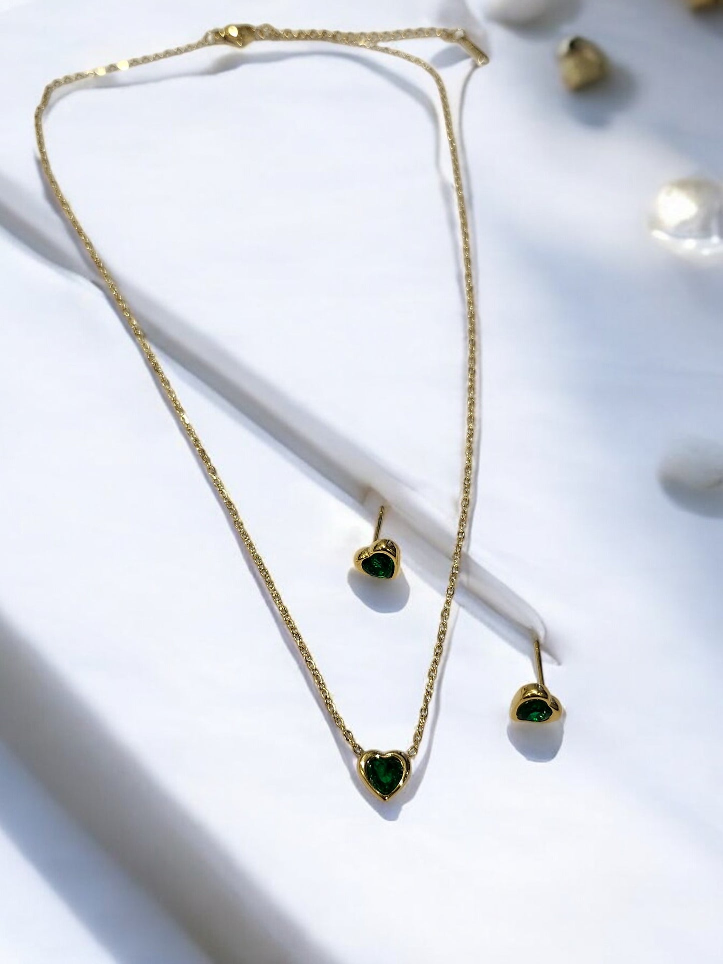 GOLDEN CHAIN, GREEN PENDENT, EARRING