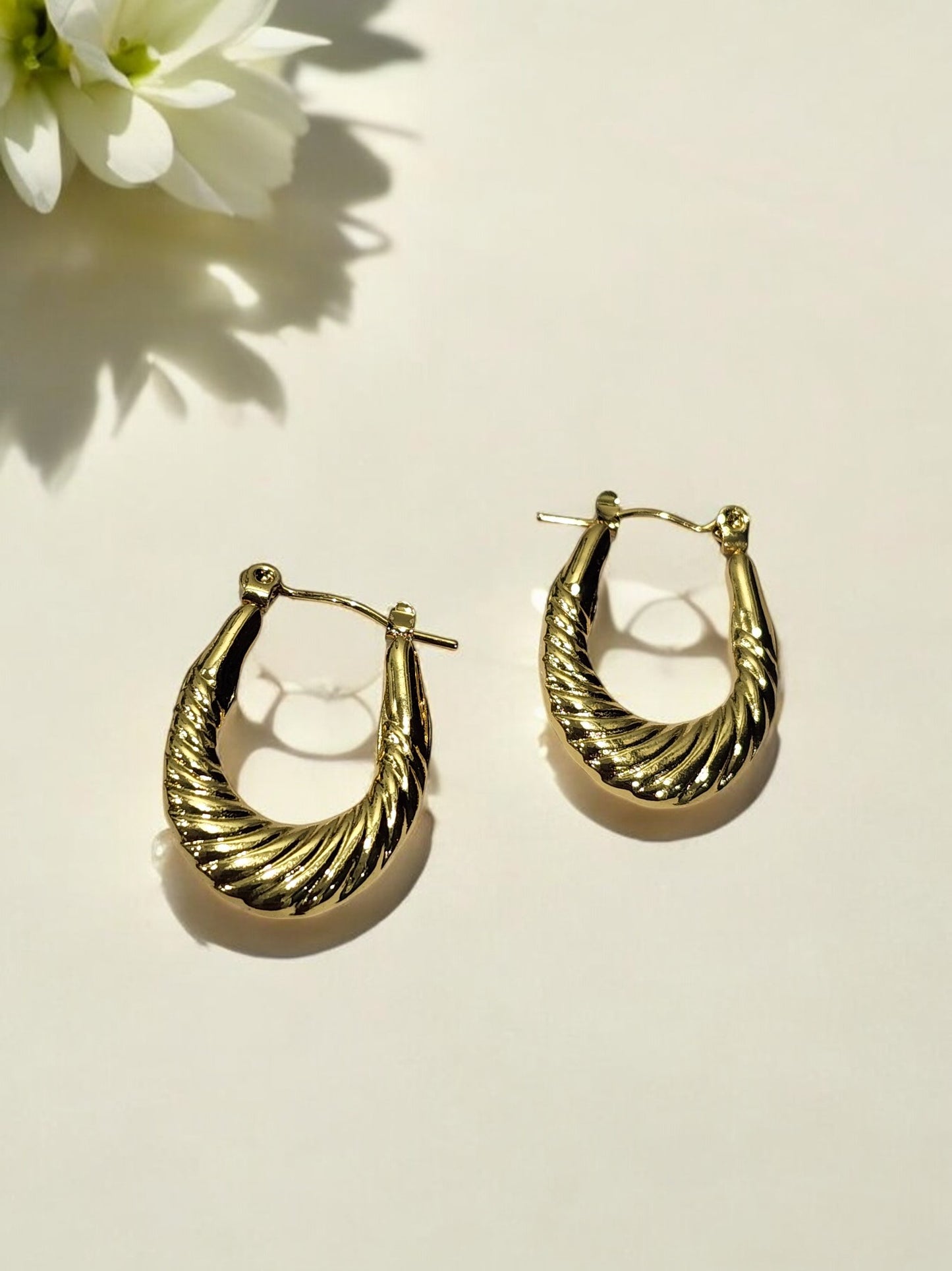 GOLD OVAL ROPE GIO EARRINGS