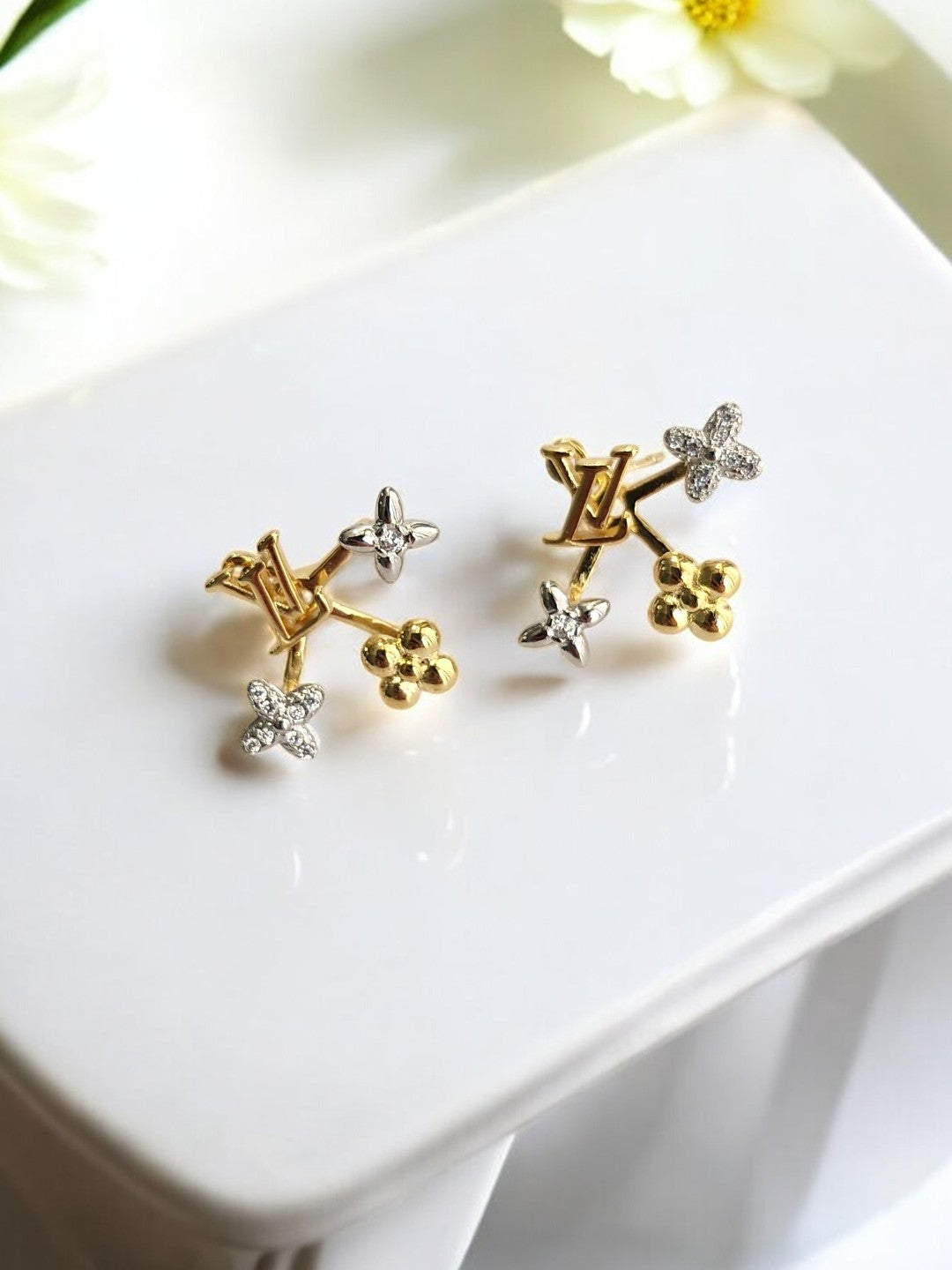 DUAL TONE LV YASI EARRING