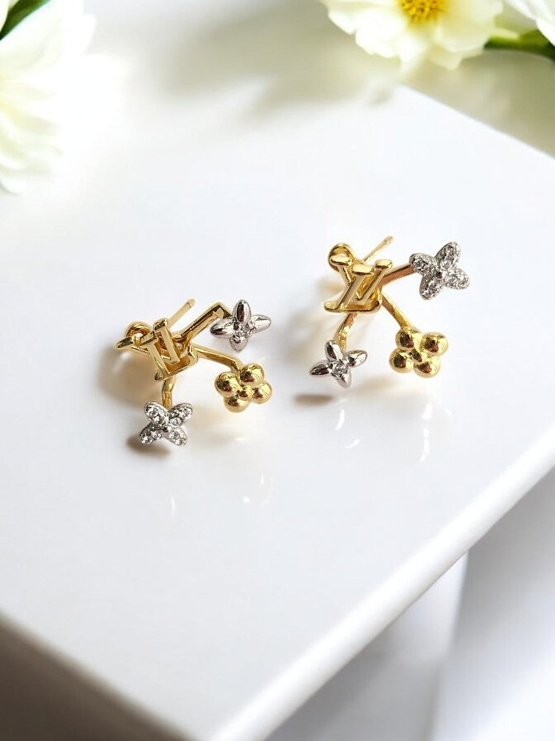 DUAL TONE LV YASI EARRING