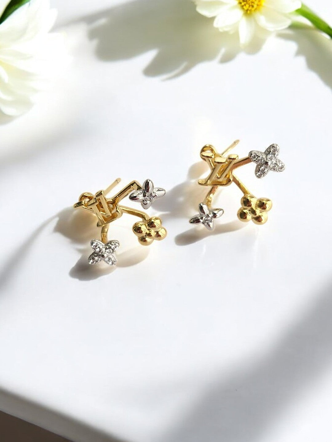 DUAL TONE LV YASI EARRING