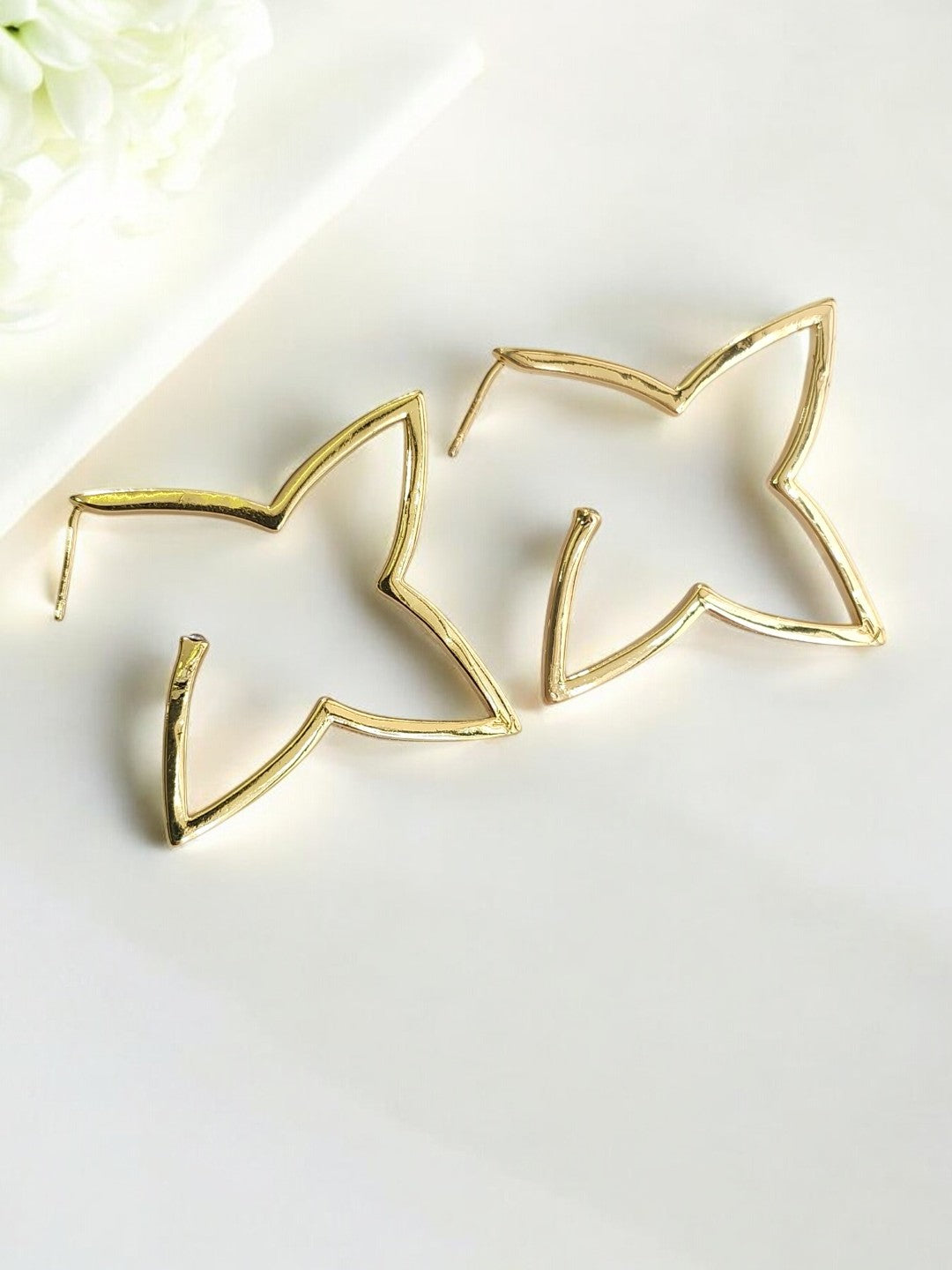 GOLD STAR LV DITYAA EARRING
