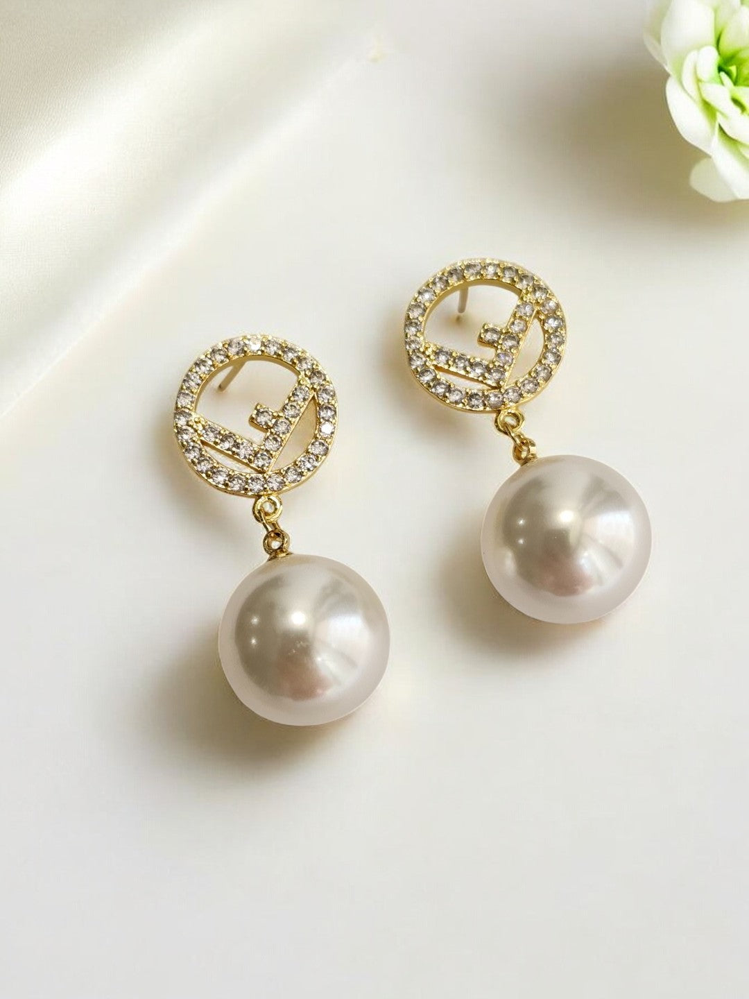 DIAMOND HANG PEARL FENDI RITI EARRING
