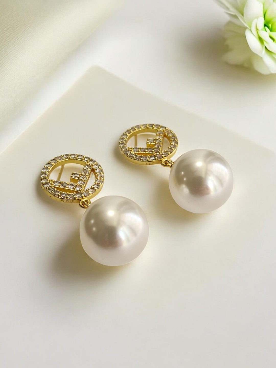 DIAMOND HANG PEARL FENDI RITI EARRING