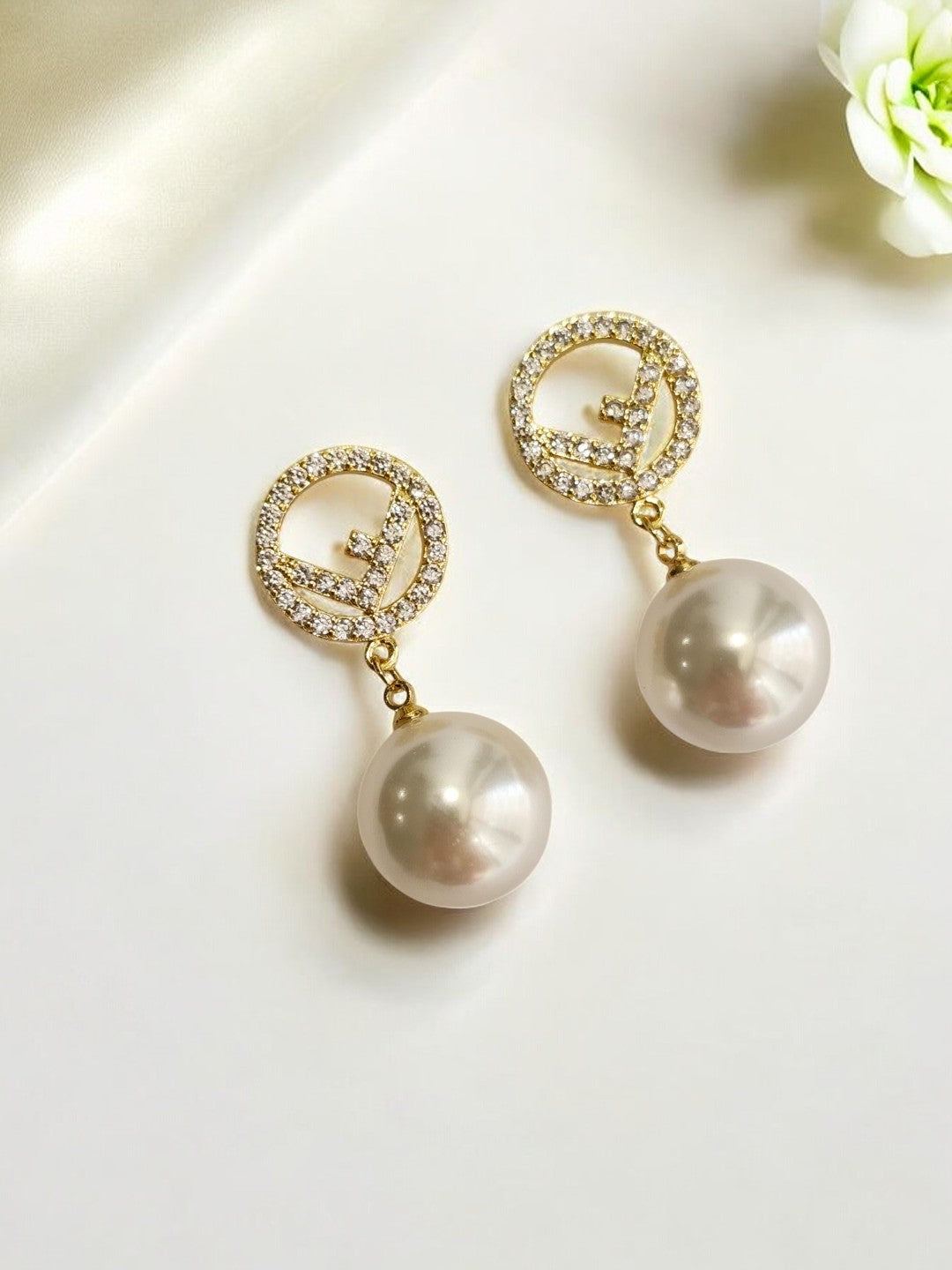 DIAMOND HANG PEARL FENDI RITI EARRING