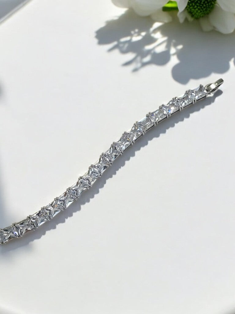 RECTANGULAR ARNYA DIAMOND BRACELET