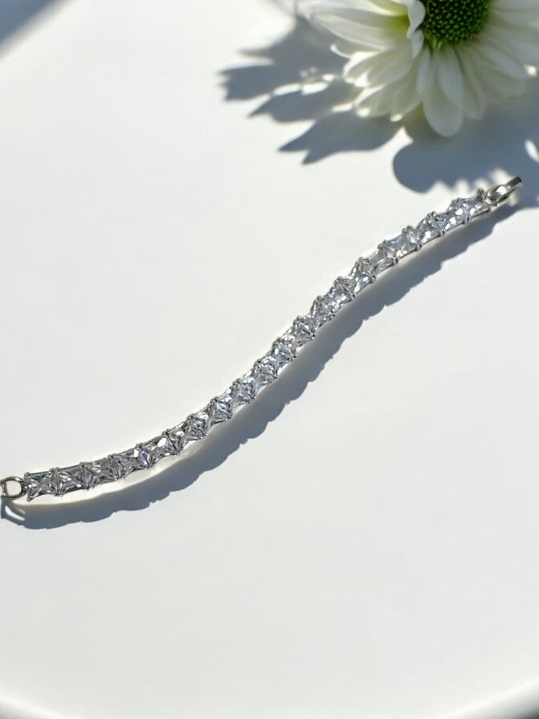 RECTANGULAR ARNYA DIAMOND BRACELET