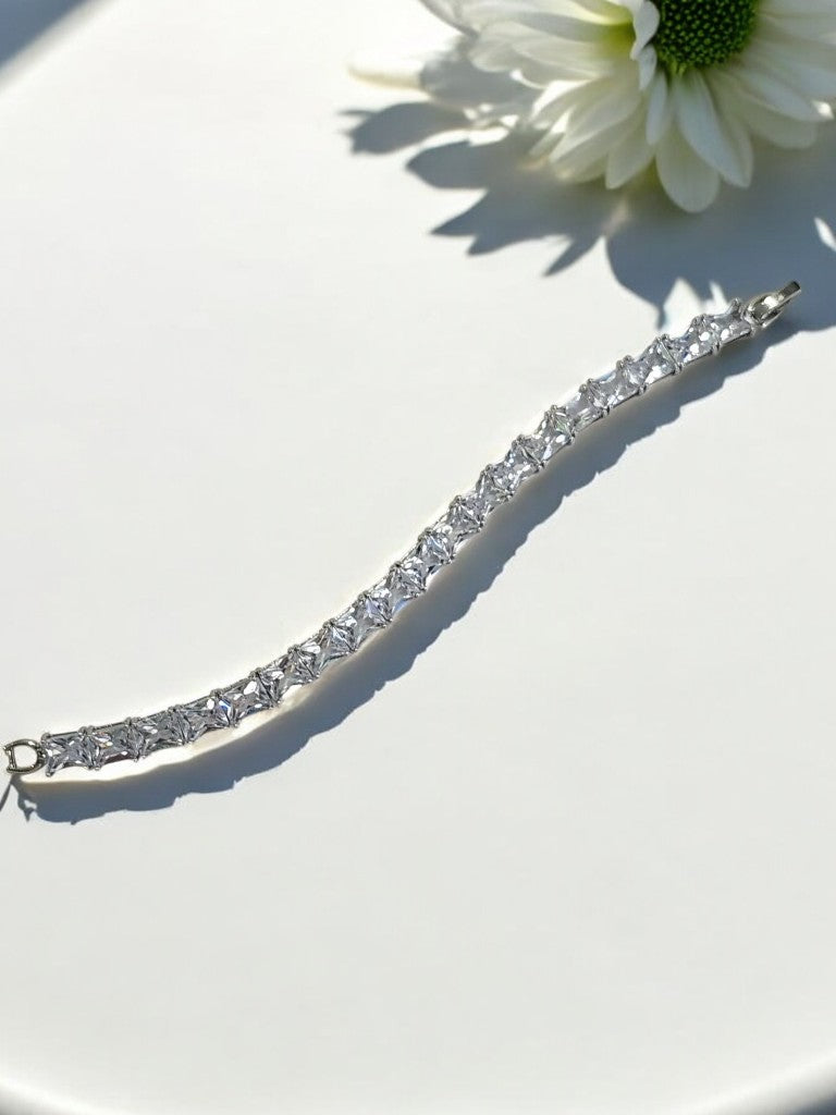 RECTANGULAR ARNYA DIAMOND BRACELET