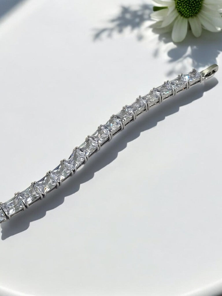 RECTANGULAR ARNYA DIAMOND BRACELET