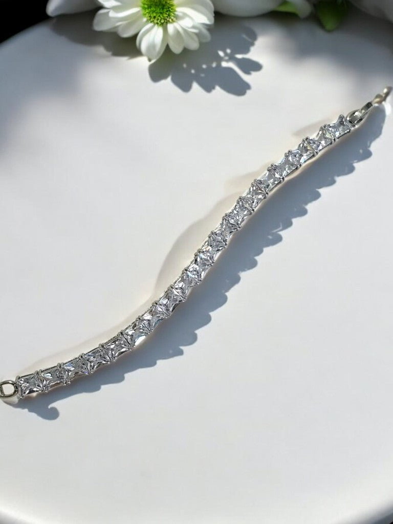 RECTANGULAR ARNYA DIAMOND BRACELET