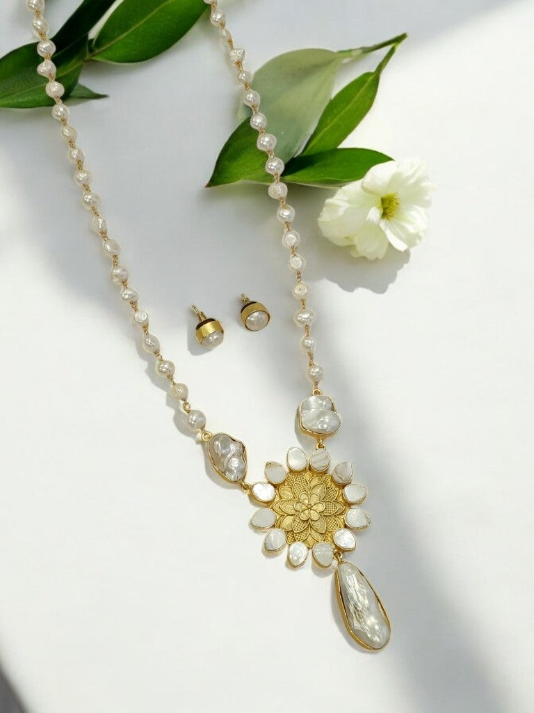 WHITE VENU JEWELLERY SET