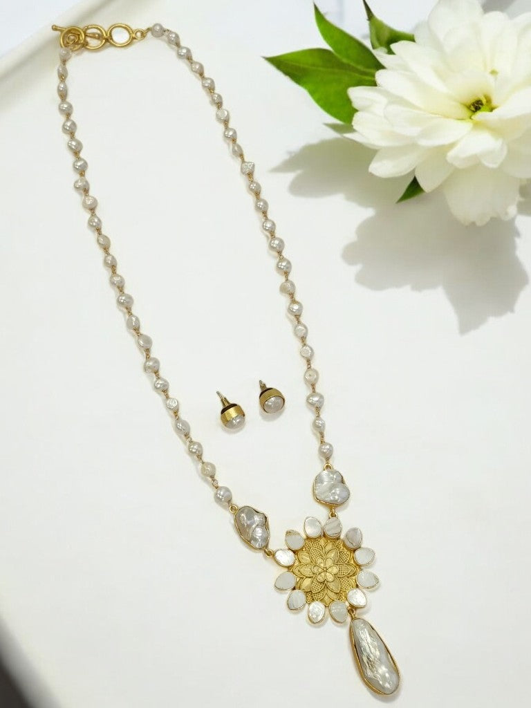WHITE VENU JEWELLERY SET