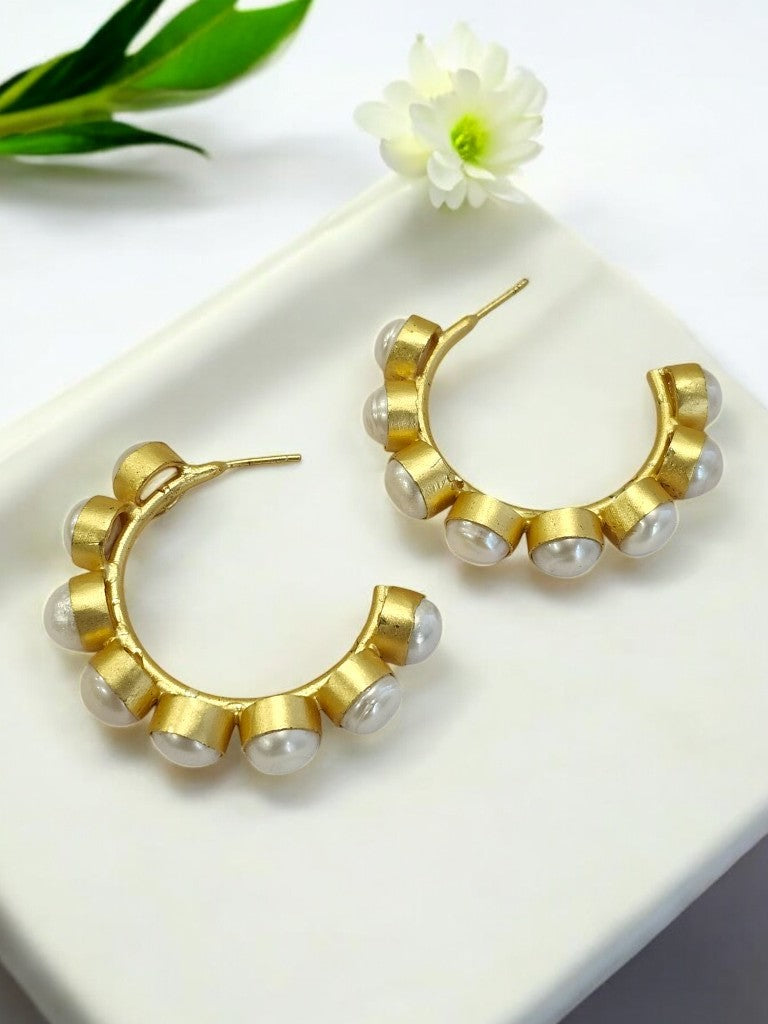 WHITE DRIVITA SEMI PRECIOUS EARRING