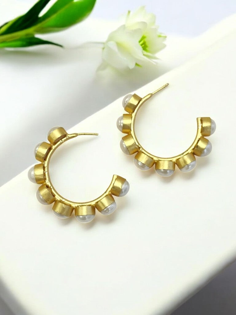 WHITE DRIVITA SEMI PRECIOUS EARRING