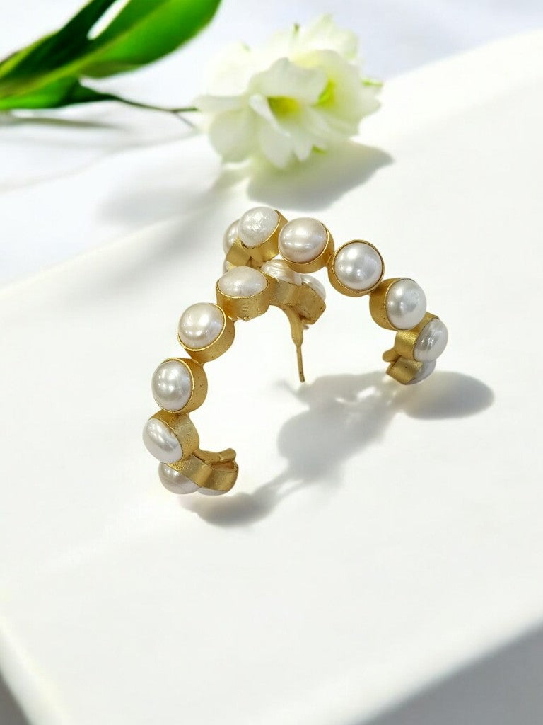 WHITE DRIVITA SEMI PRECIOUS EARRING