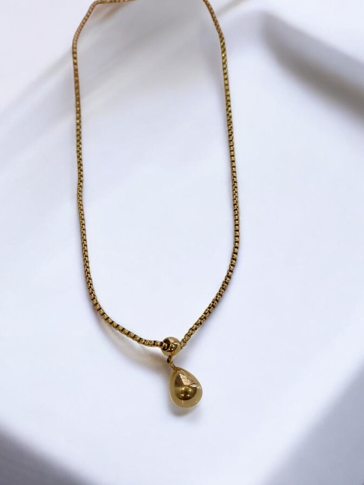 GOLDEN CHAIN WITH MINIMALIST DROP