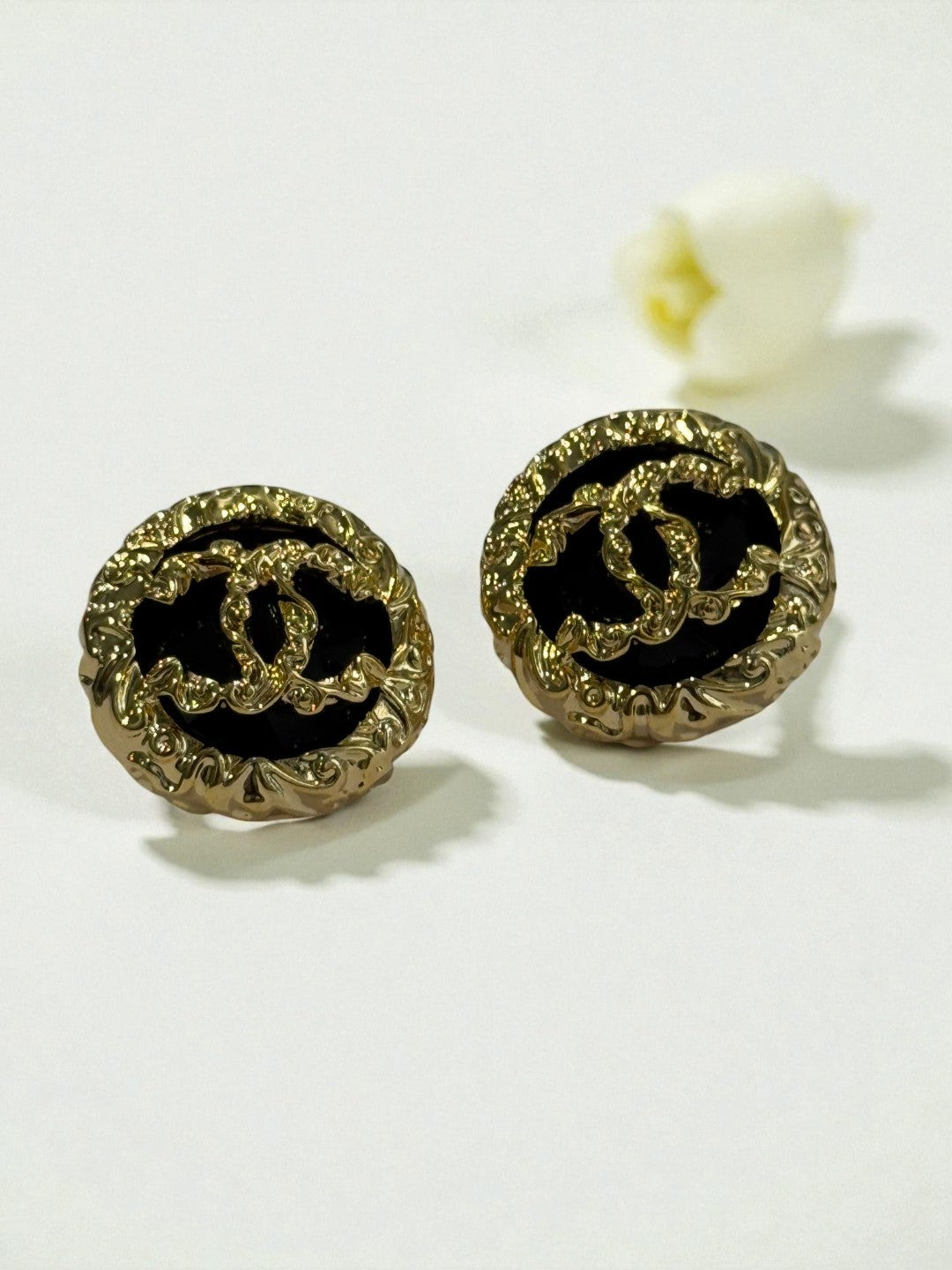 BLACK MAKERI EARRINGS