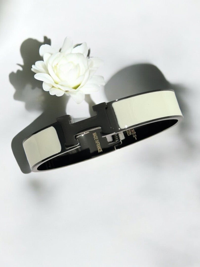 BLACK WHITE HALOY BRACELET