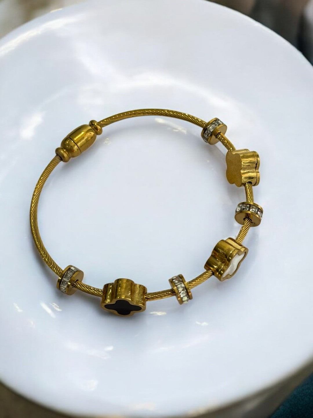 BLACK AND WHITE CLOVER TATVIKA BRANDED BRACELET