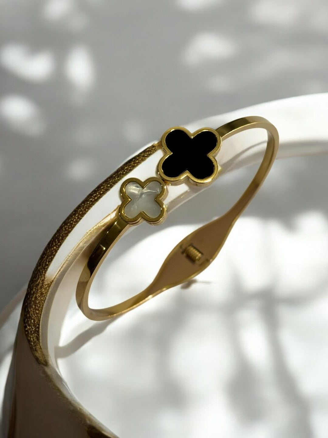 BLACK AND WHITE CLOVER