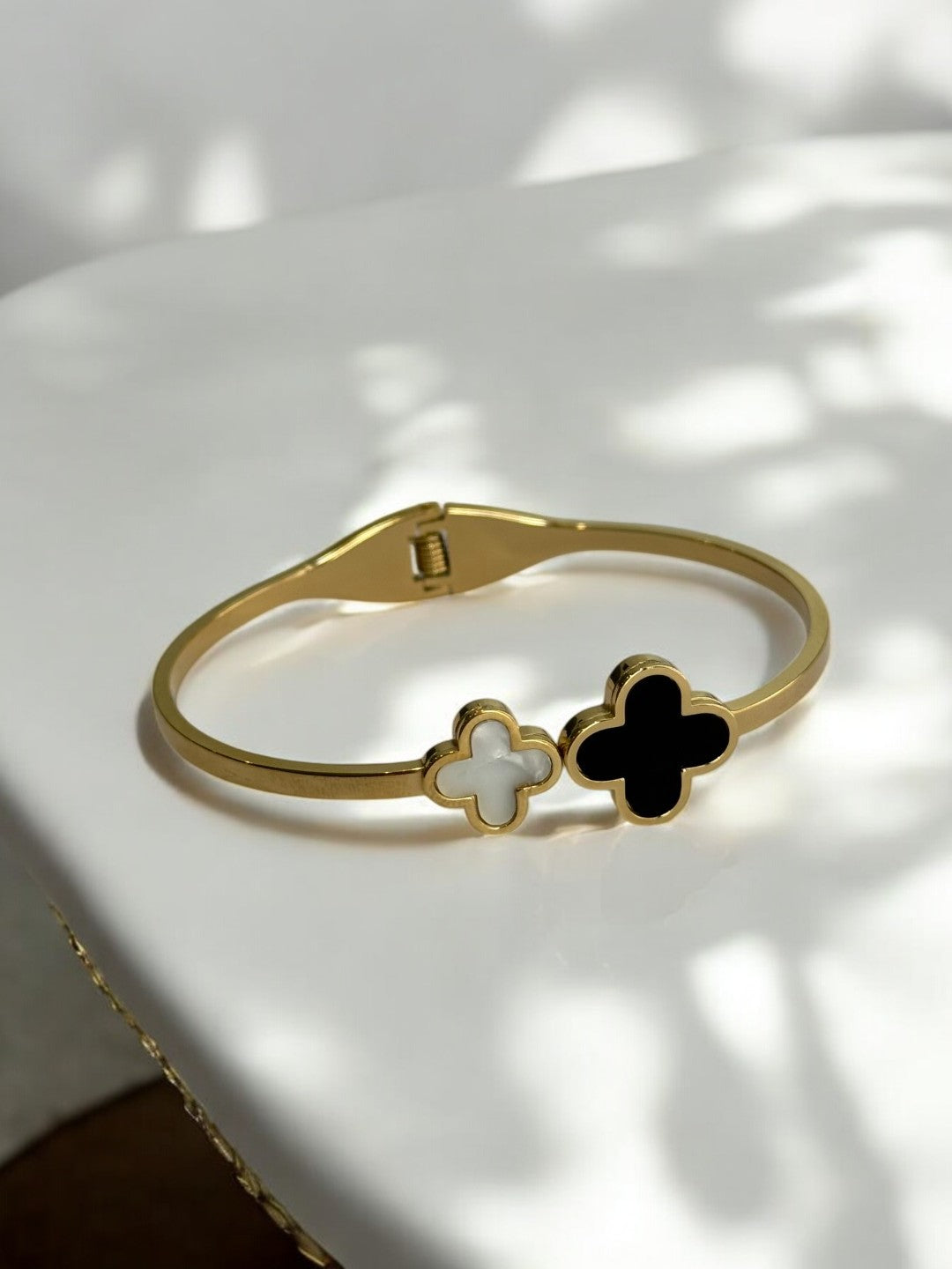 BLACK AND WHITE CLOVER