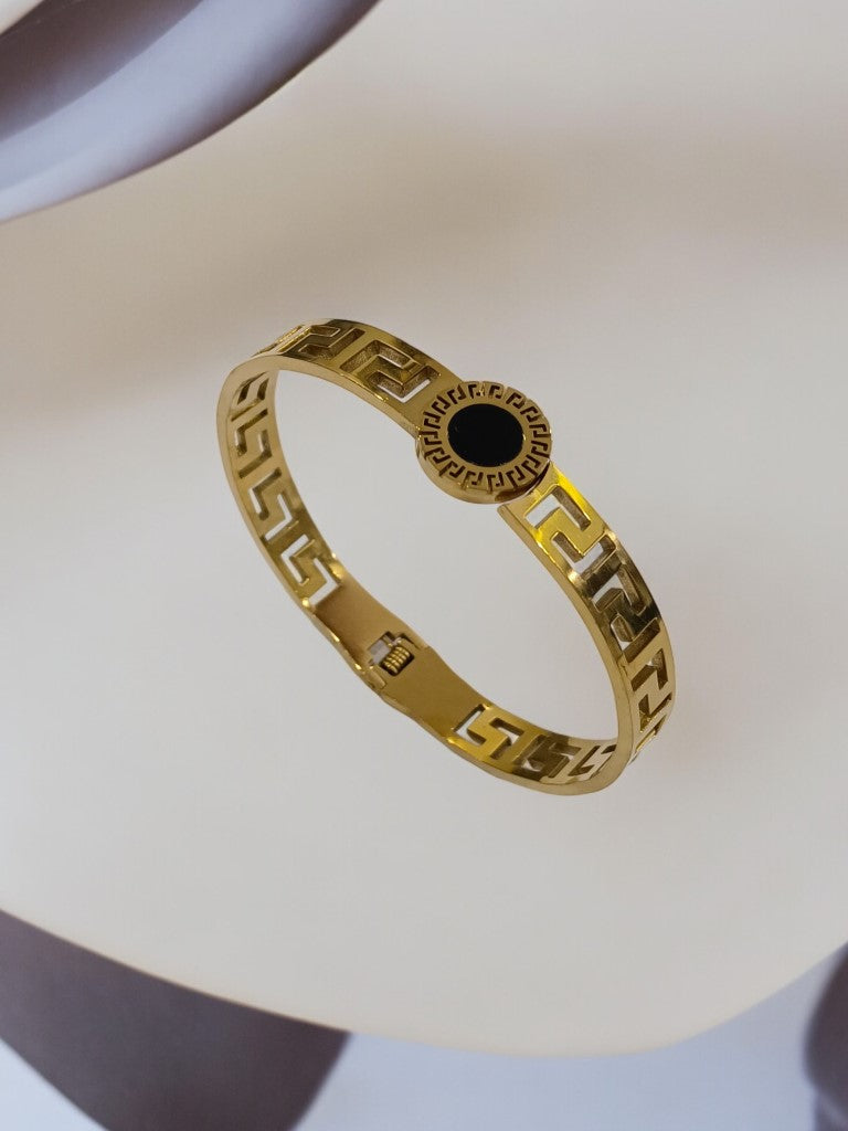 GOLDEN BALSE WITH BLACK CHARM