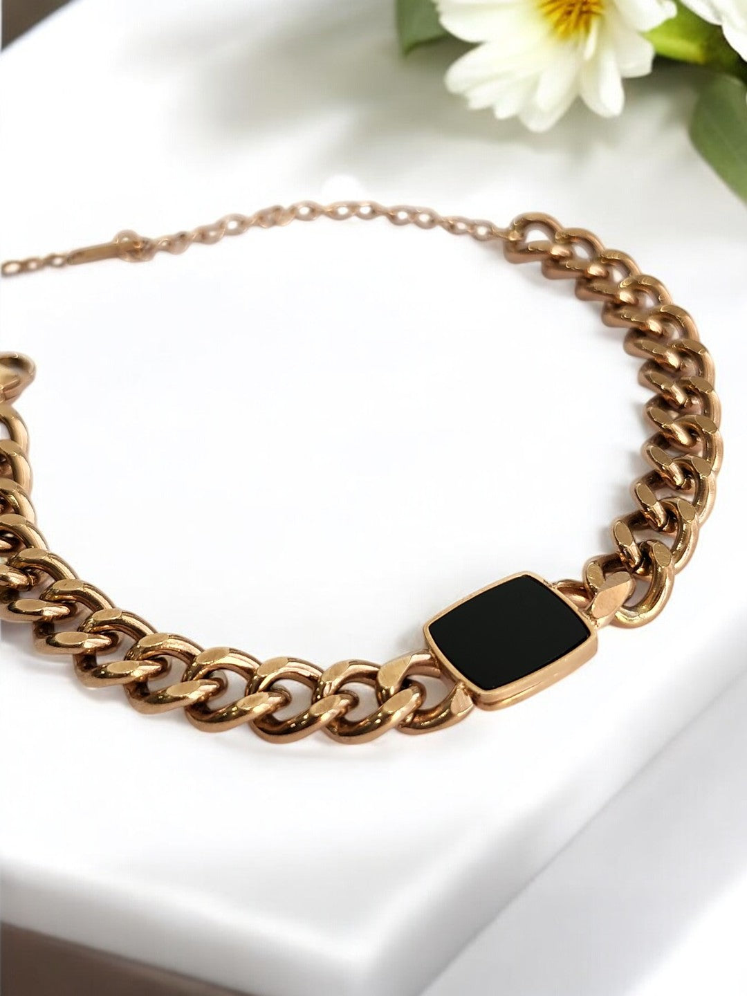 GOLDEN CHIAN WITH BLACK STONE