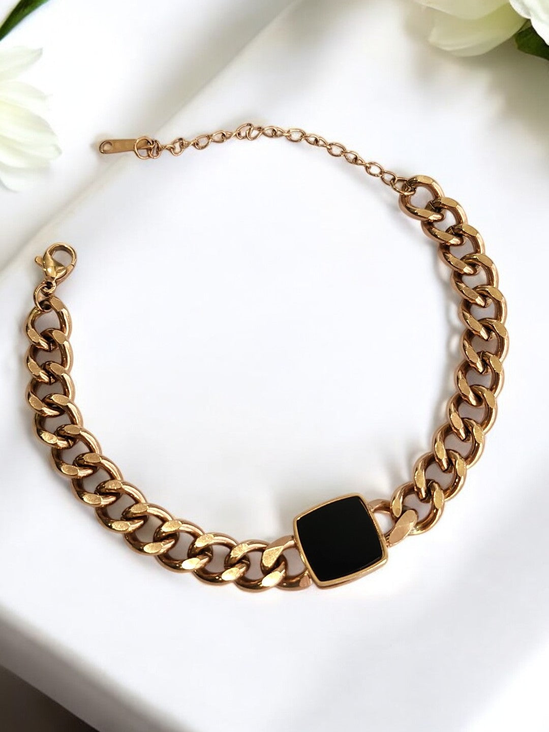 GOLDEN CHIAN WITH BLACK STONE
