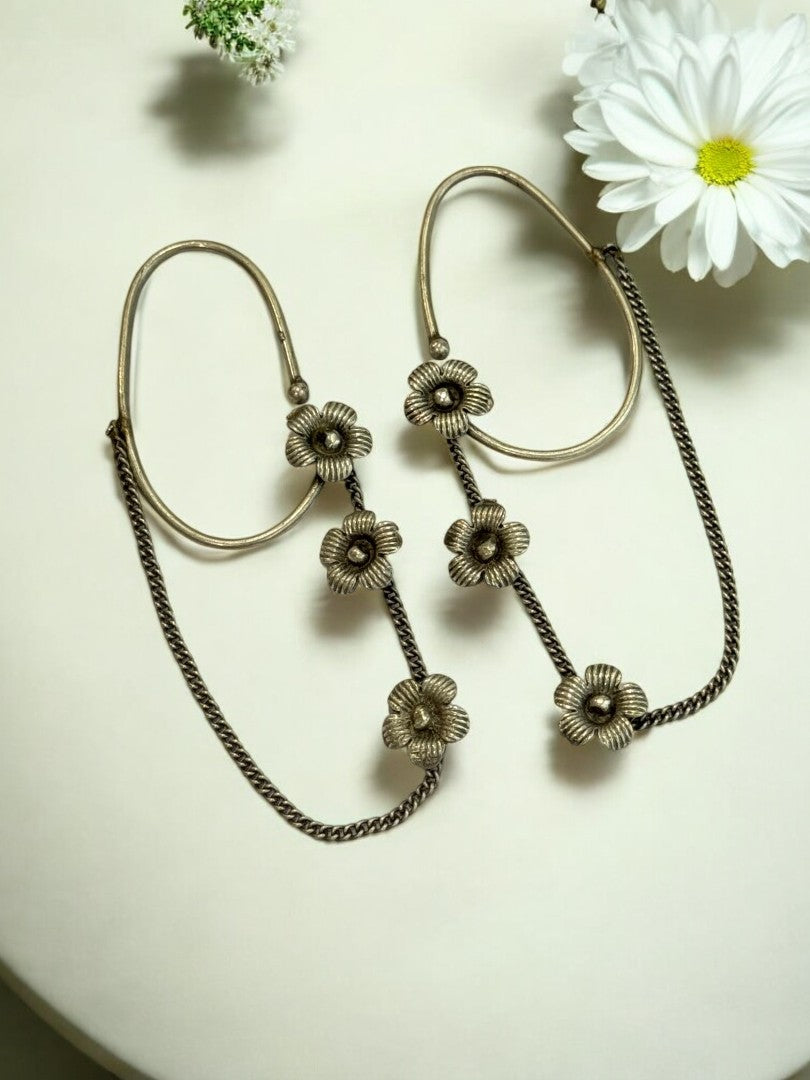 BLOSSOM CHAIN NITHYA GERMAN SILVER EAR CUFF