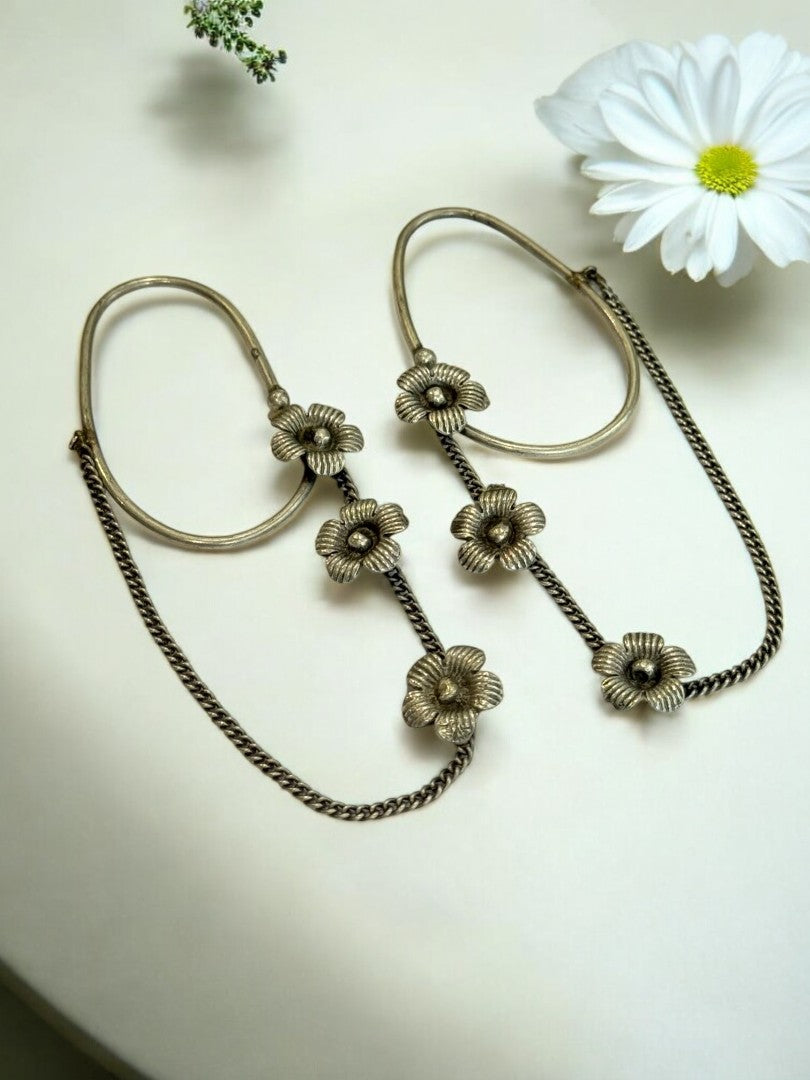 BLOSSOM CHAIN NITHYA GERMAN SILVER EAR CUFF