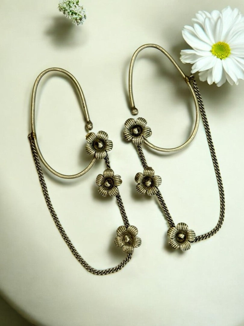 BLOSSOM CHAIN NITHYA GERMAN SILVER EAR CUFF