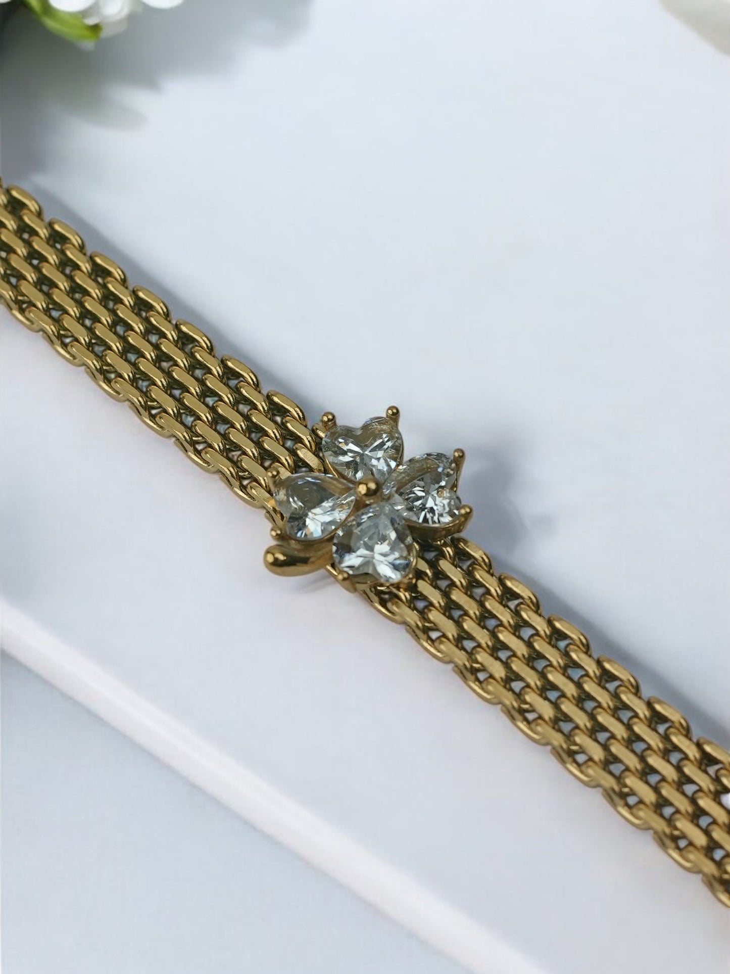 GOLDEN THIK CHAIN WITH GLEMING DIAMOND FLOWER VINTAGE CLOVER
