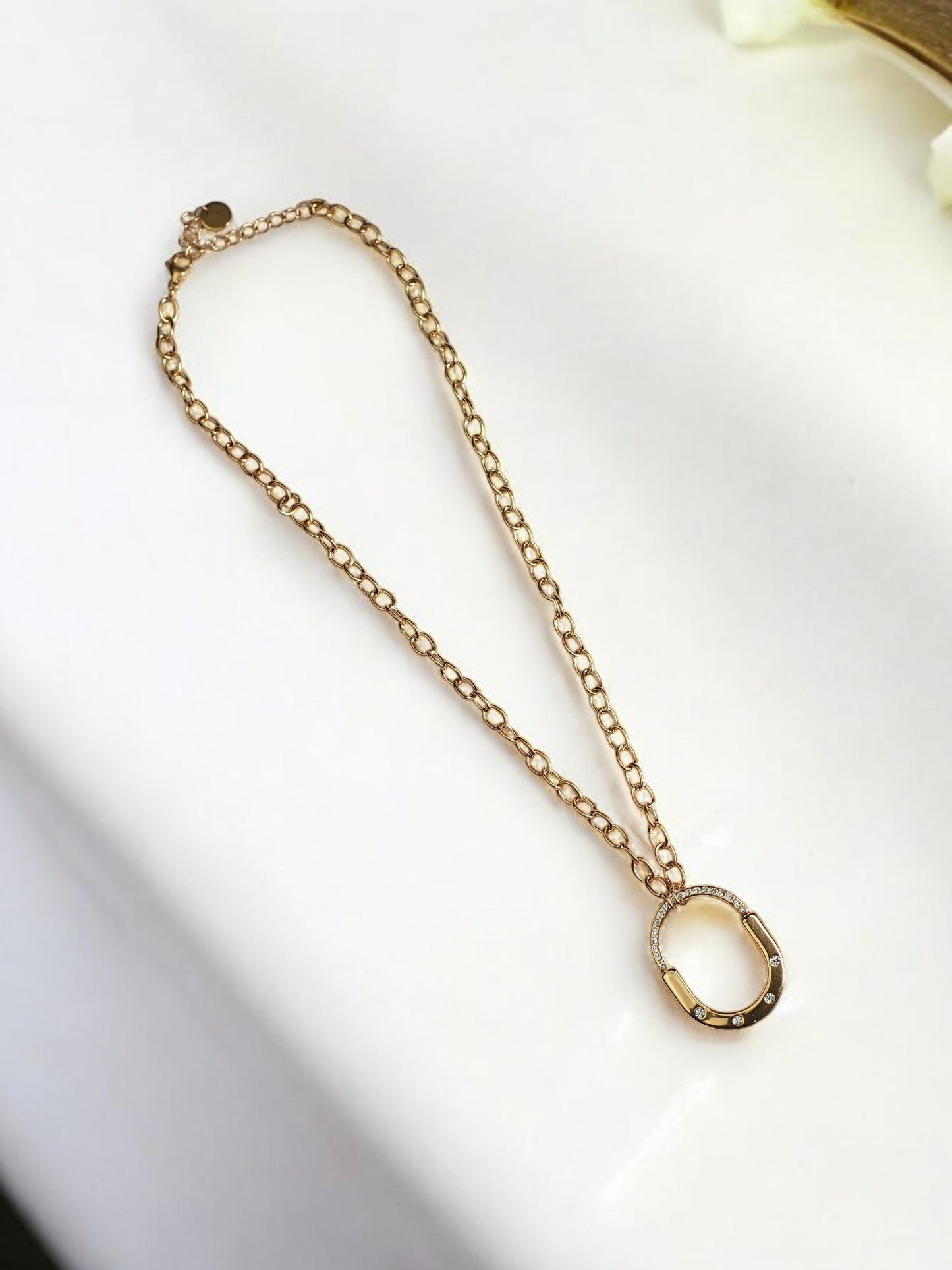 GOLDEN SHIMMERING DIAMOND LOCK LOOKING BOLD TO WEAR