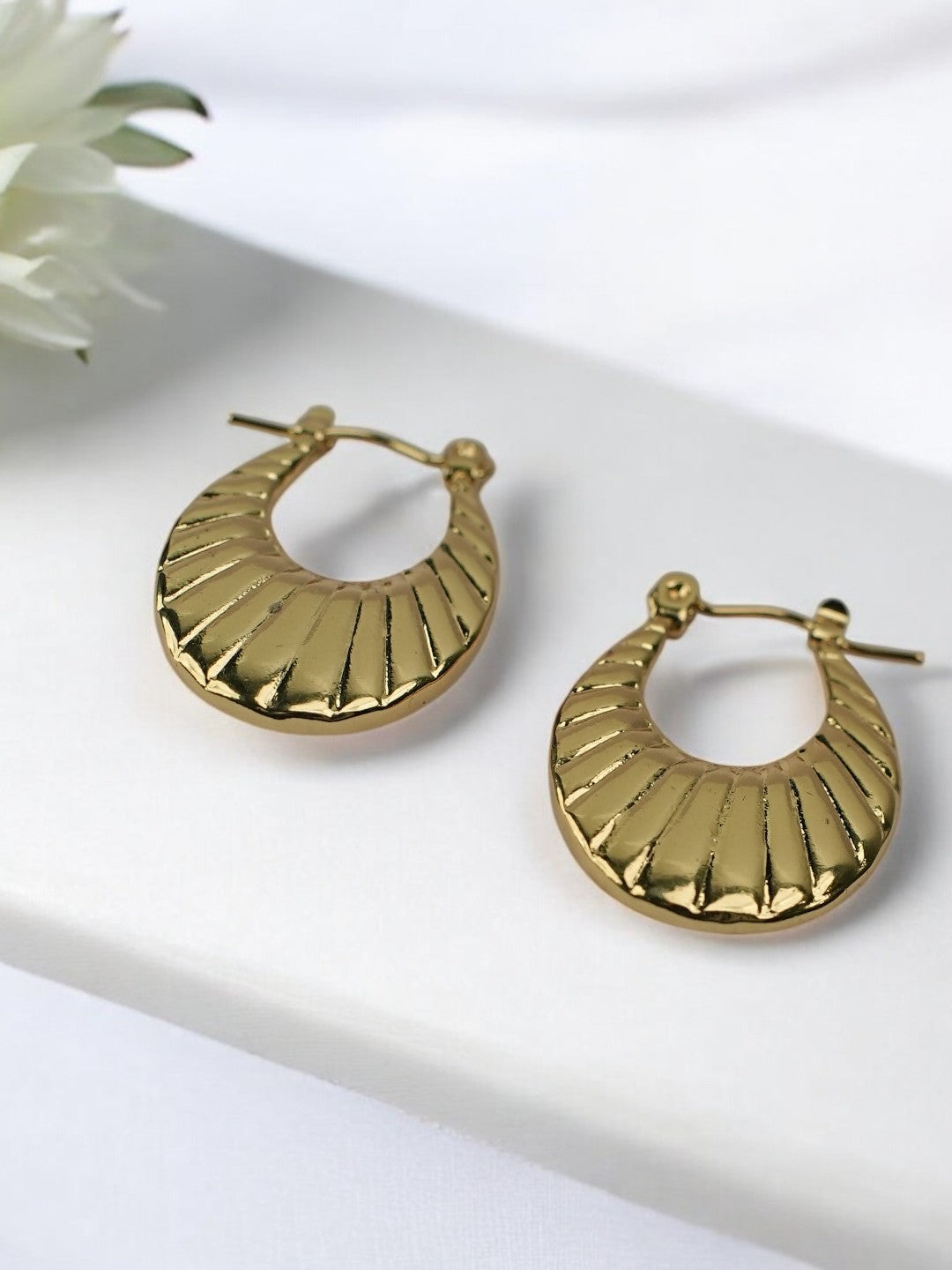GOLDEN VINNEY EARRINGS