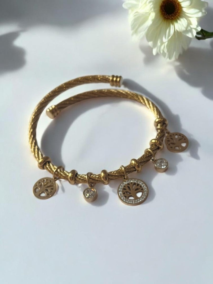 GOLDEN AARU CHARMS BRACELET