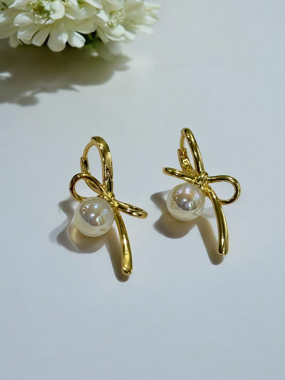 GOLDEN BOW KYSON EARRINGS