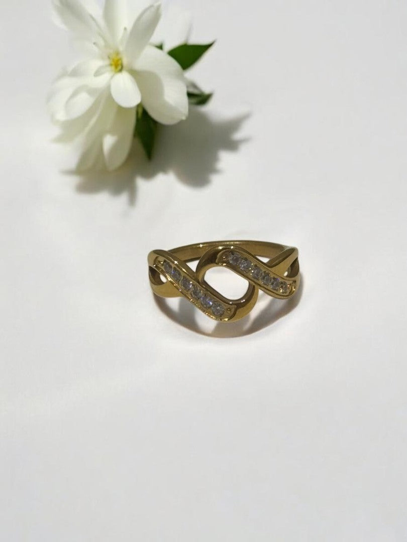 GOLDEN DIAMOND AIDEN RING
