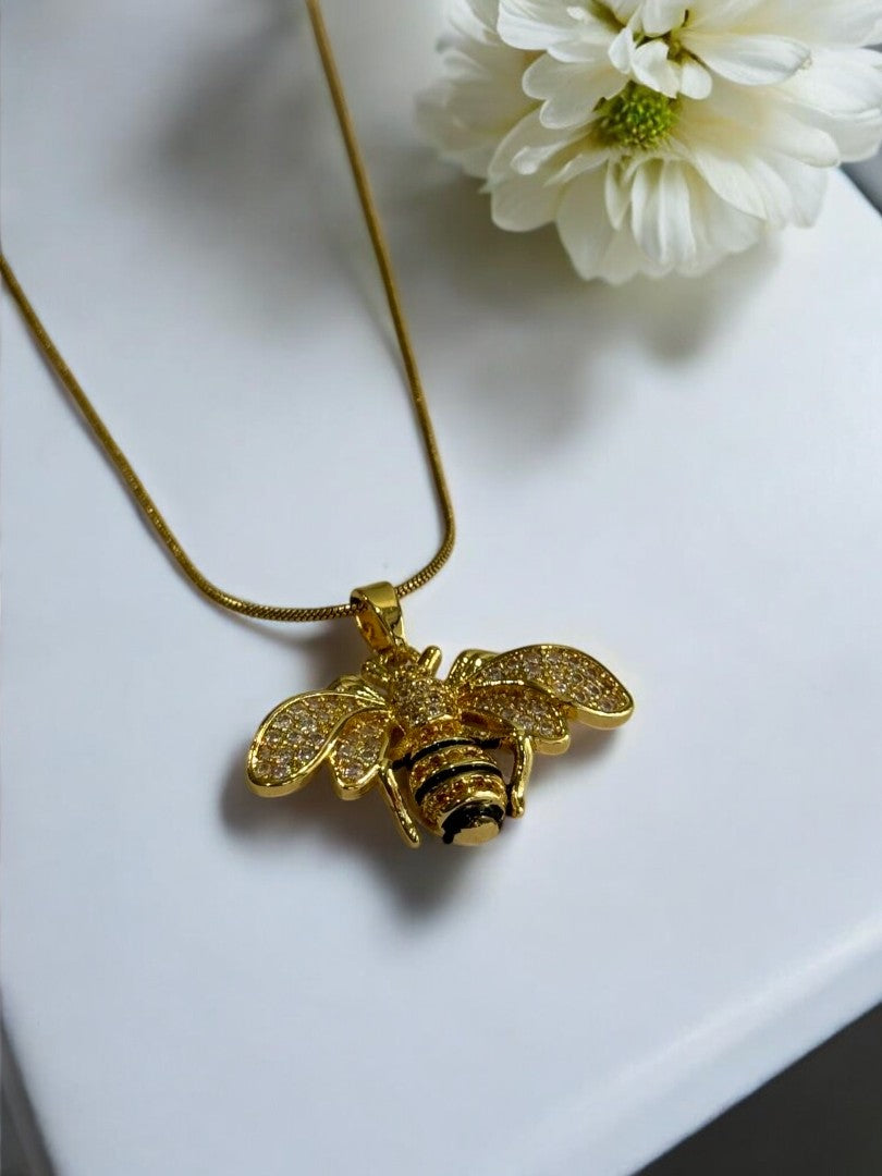 GOLDEN DIAMOND ARESEY NECKLACE