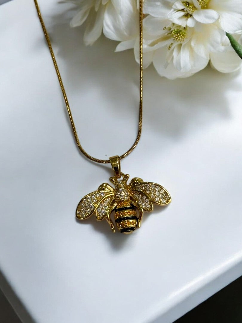 GOLDEN DIAMOND ARESEY NECKLACE