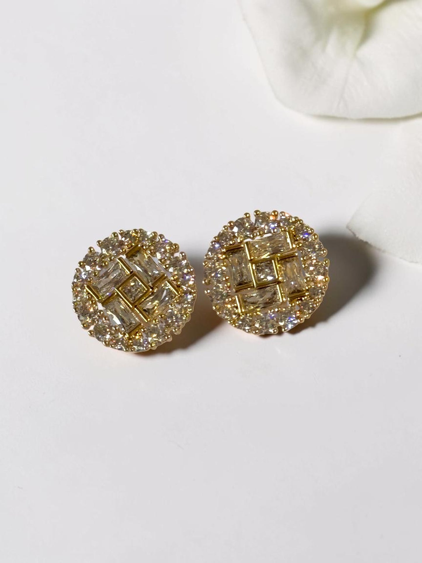 GOLDEN DIAMOND ARYANSHI EARRINGS