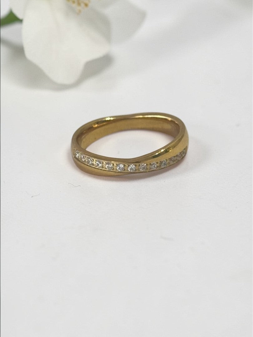 GOLDEN DIAMOND JUSTINE RING