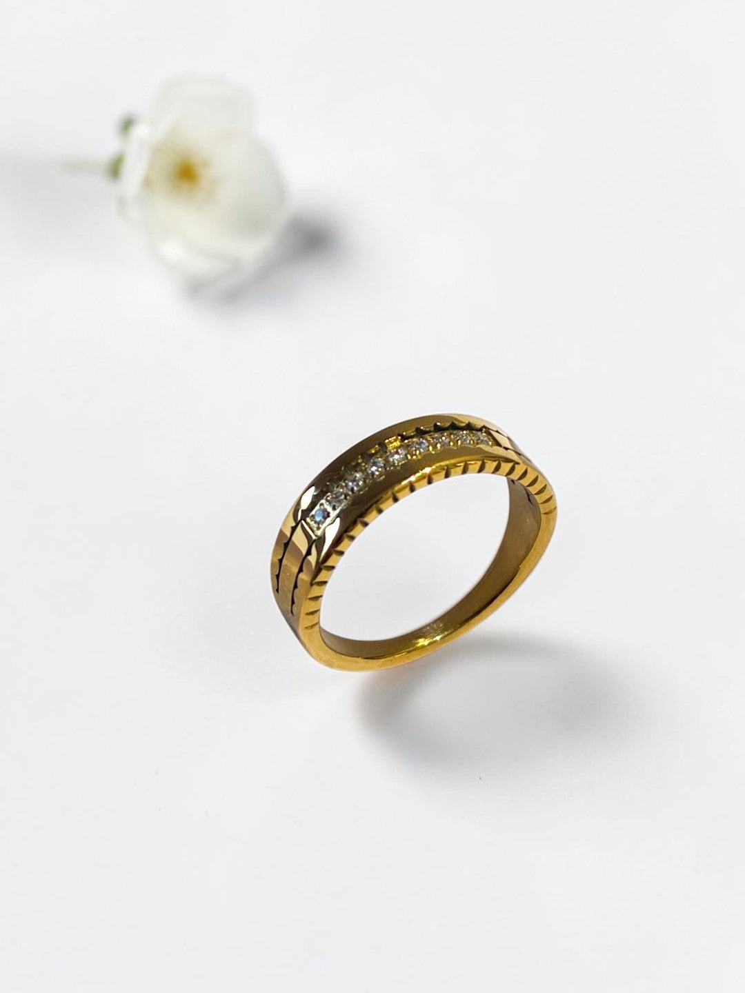 GOLDEN DIAMOND KRUTIKA RING