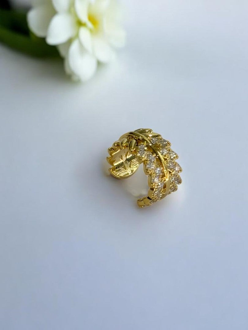 GOLDEN DIAMOND LUKE EAR CUFF