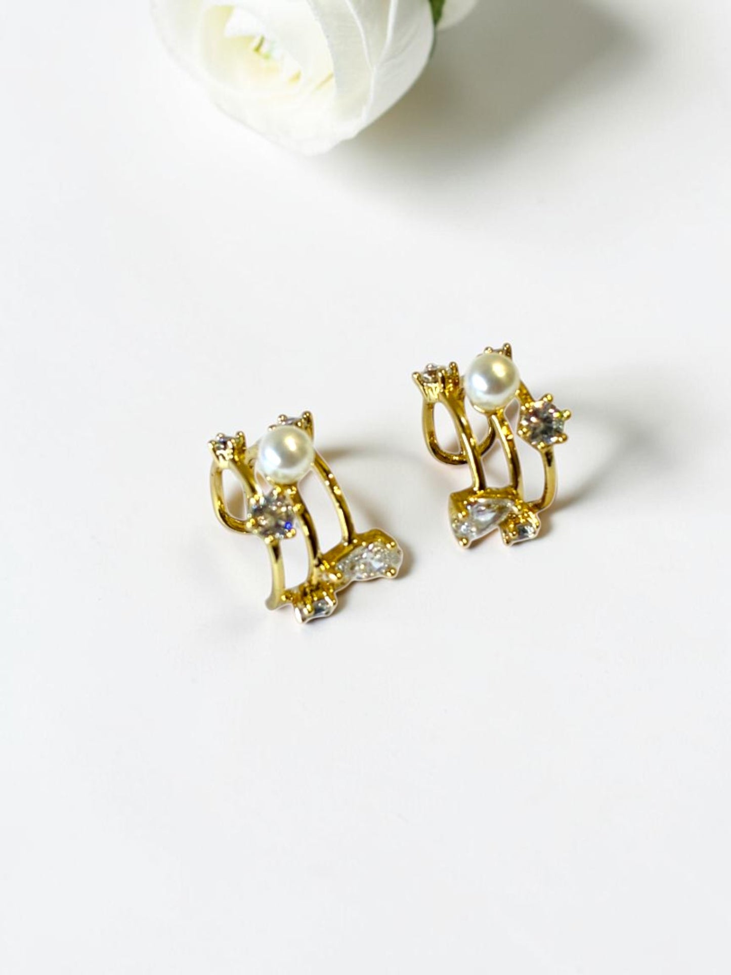 GOLDEN DIAMOND MAISIE EAR CUFF