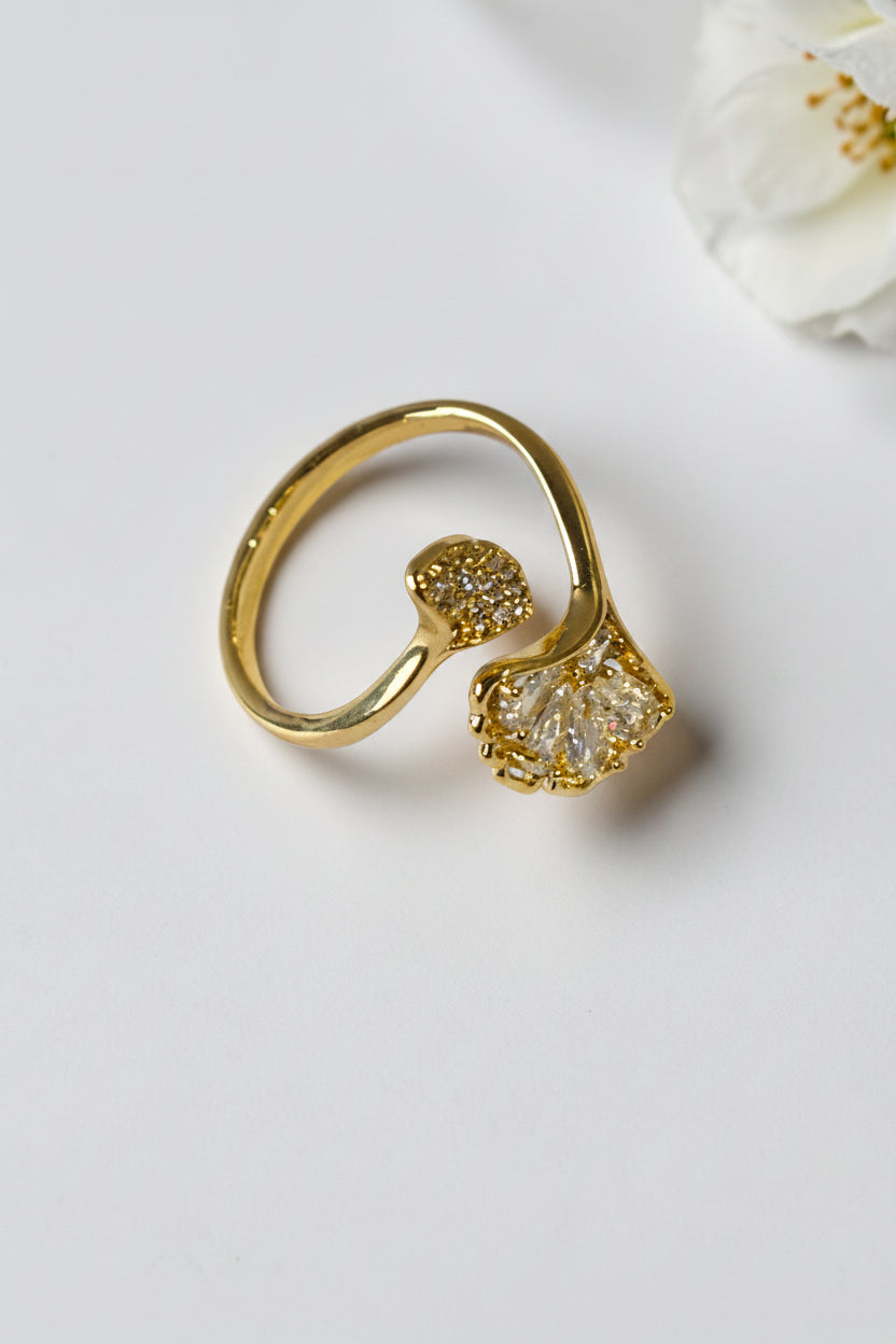 GOLDEN DIAMOND ROSIE RING