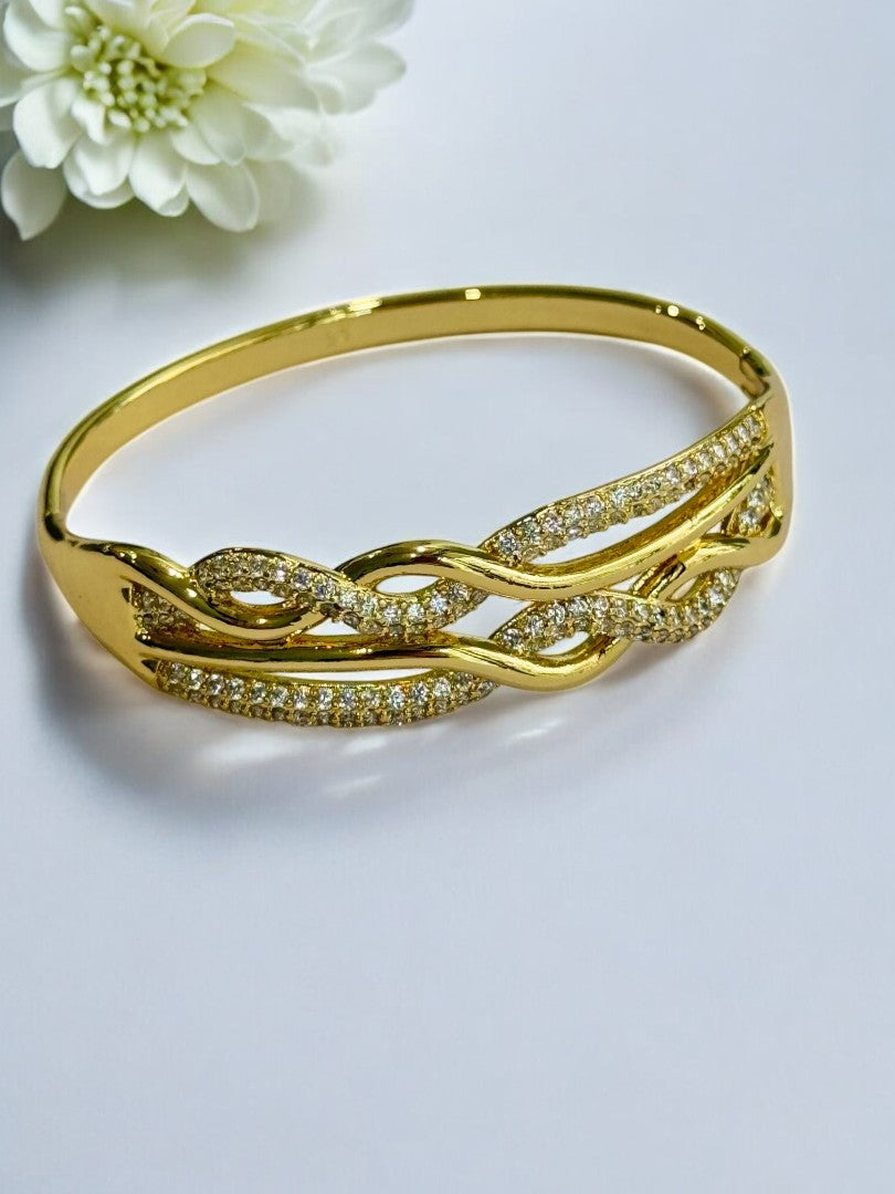 GOLDEN DIAMOND SHMUAL BRACELET