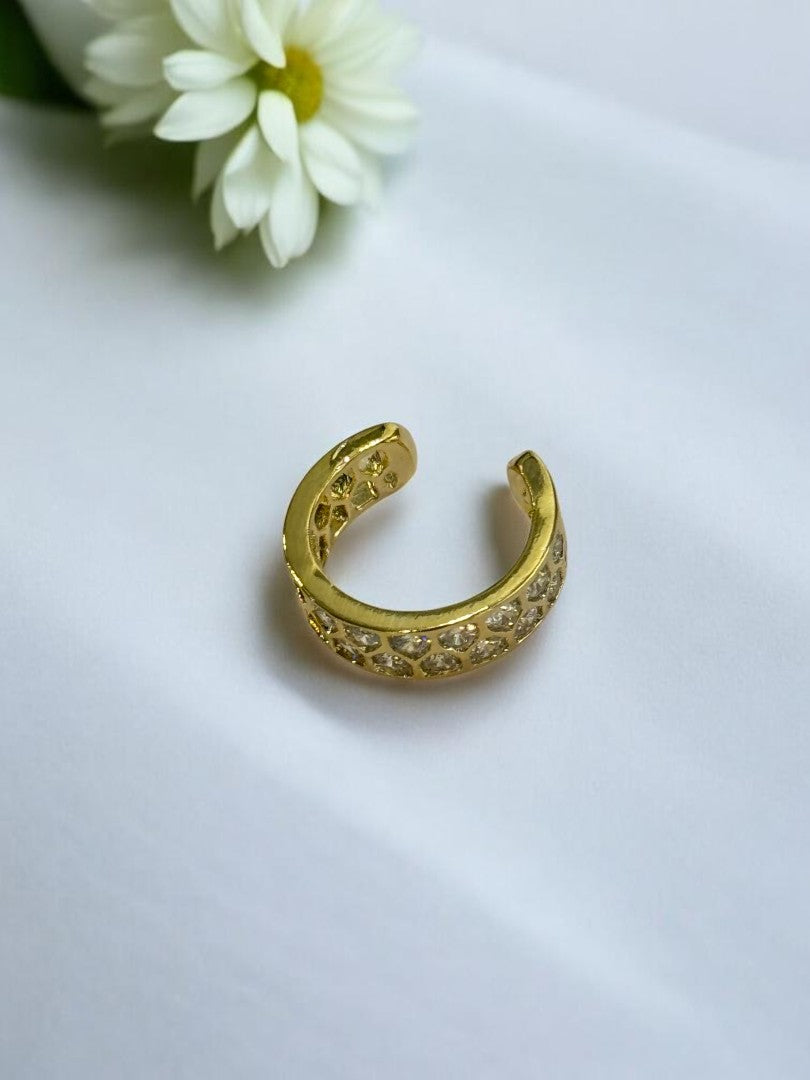 GOLDEN DIAMOND ZUMA EAR CUFF