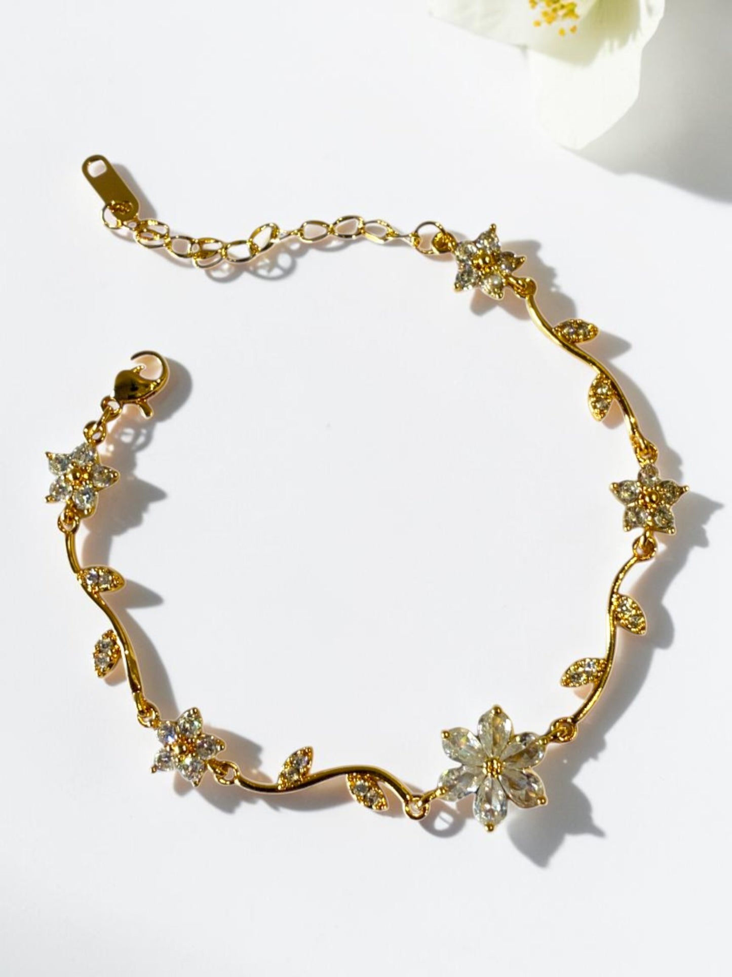 GOLDEN FLORAL DIAMOND ENESIS BRACELET